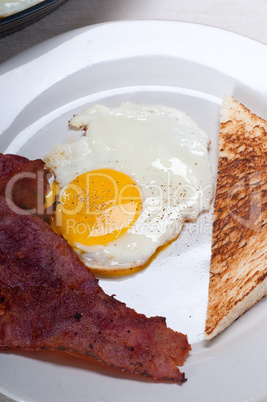 eggs bacon and toast bread