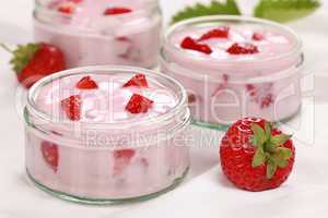 Joghurt mit Erdbeeren