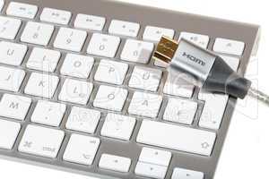 HDMI Stecker und Tastatur