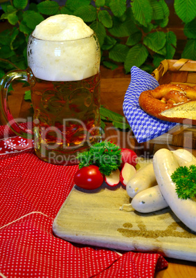 bayrische Brotzeit mit Weißwürsten