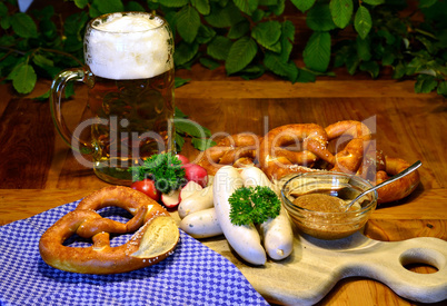 bayrische Brotzeit mit Weißwürsten