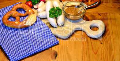 bayrische Brotzeit mit Weißwürsten