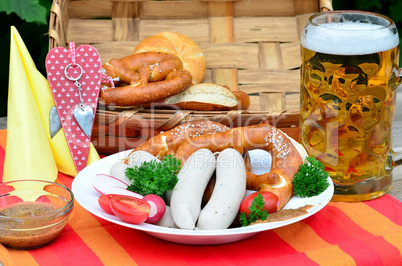 bayrische Brotzeit mit Weißwürsten