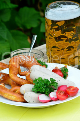 bayrische Brotzeit mit Weißwürsten