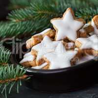 gebackene Zimtsterne / baked cinnamon cookies