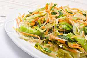 Romaine lettuce with carrots and garlic