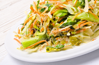 Romaine lettuce with carrots and garlic