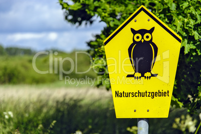 gelbes Schild