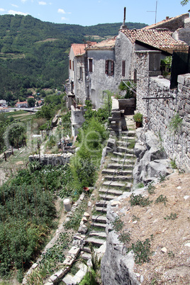 Staircase and building