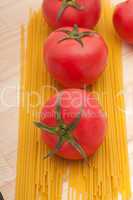 fresh tomato and spaghetti pasta