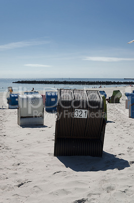 Strandkörbe am Meer