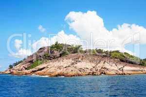 GRANITE ROCKS OF PRASLIN