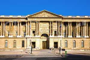 le louvre museum palace paris