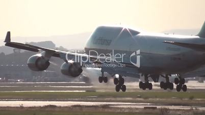 Boeing 747 bei der Landung