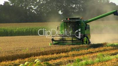 10718 combine harvester at work