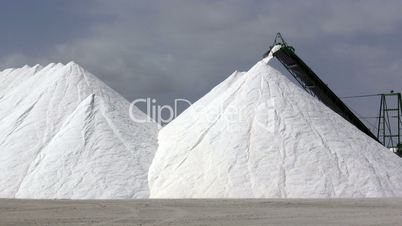 Extraction of salt, conveyor
