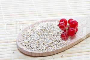 oat bran with red currants
