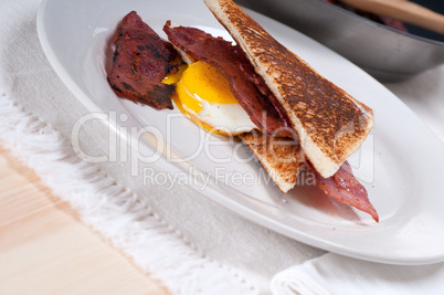 eggs bacon and toast bread