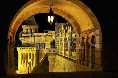 Fischerbastei  in  Budapest bei Nacht