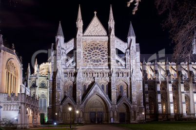 westminster abbey illuminated by night