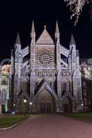 westminster abbey illuminated by night