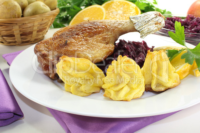 frische Entenkeule mit Rotkohl