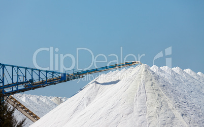 Extraction of salt