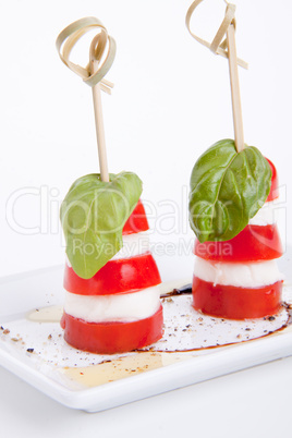 frische tomaten mozzarella mit Basilikum salat caprese