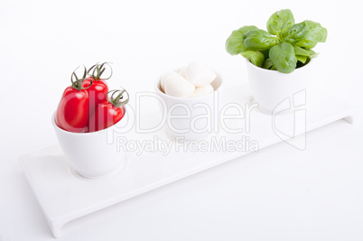 frische tomaten mozzarella mit Basilikum salat caprese