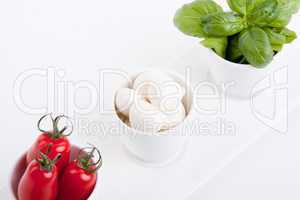 frische tomaten mozzarella mit Basilikum salat caprese