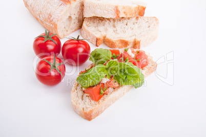 Frische bruschetta mit tomaten und Knoblauch auf einem Teller