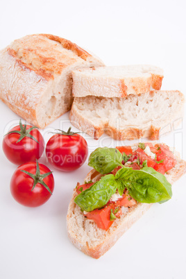 Frische bruschetta mit tomaten und Knoblauch auf einem Teller