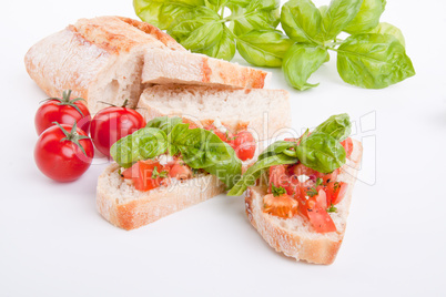 Frische bruschetta mit tomaten und Knoblauch auf einem Teller