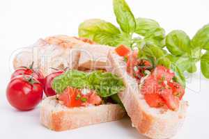 Frische bruschetta mit tomaten und Knoblauch auf einem Teller