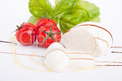 frische tomaten mozzarella mit Basilikum salat caprese