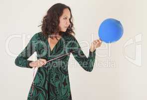 Junge Frau mit Luftballon