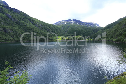 Bergsee am Hardangerfjord