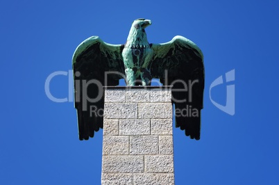 Adler Skulptur auf einer Säule in Berlin