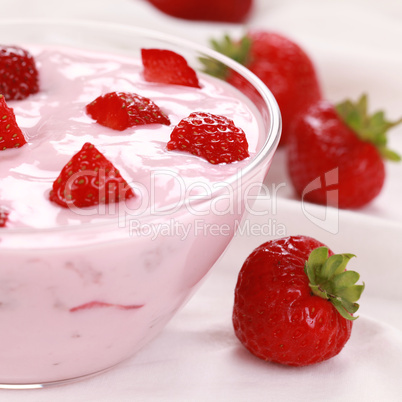 Frischer Joghurt mit Erdbeeren