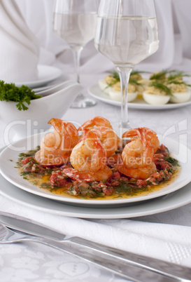 Grilled shrimp with tomatoes, garlic and herbs