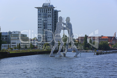 Allianzgebaeude an der Spree