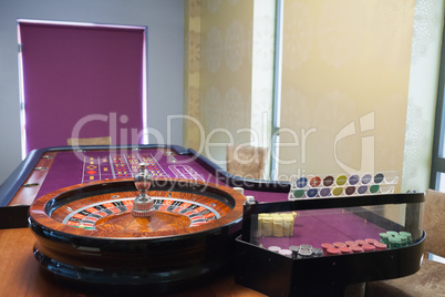 Roulette table and wheel