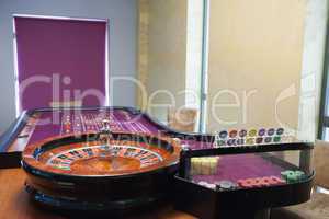 Roulette table and wheel