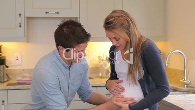 Man touching belly of pregnant girlfriend