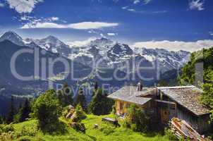Idyllisches Alpenpanorama in Sulwald