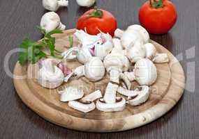 Field mushrooms with tomatoes and garlic