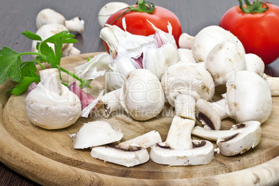 Field mushrooms with tomatoes and garlic