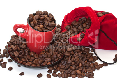 Coffee grains in a bag and in a red cup