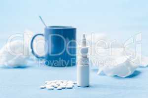 Cold illness medicaments, tea and tissues