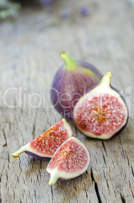 fresh ripe figs